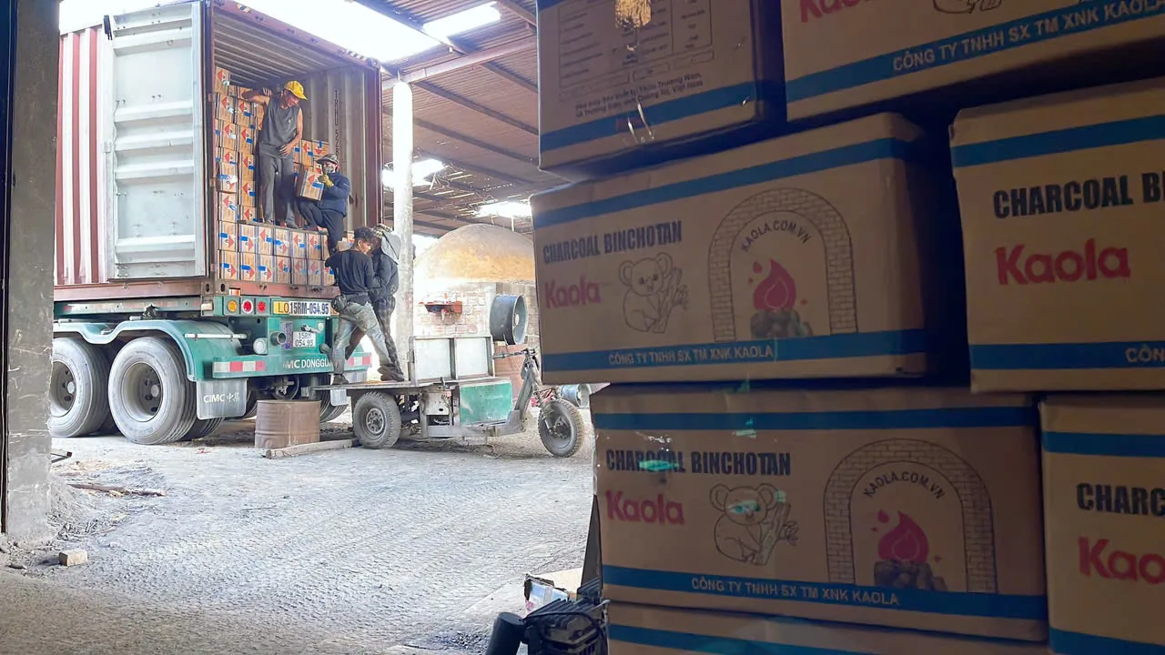 KAOLA Binchotan charcoal container loading