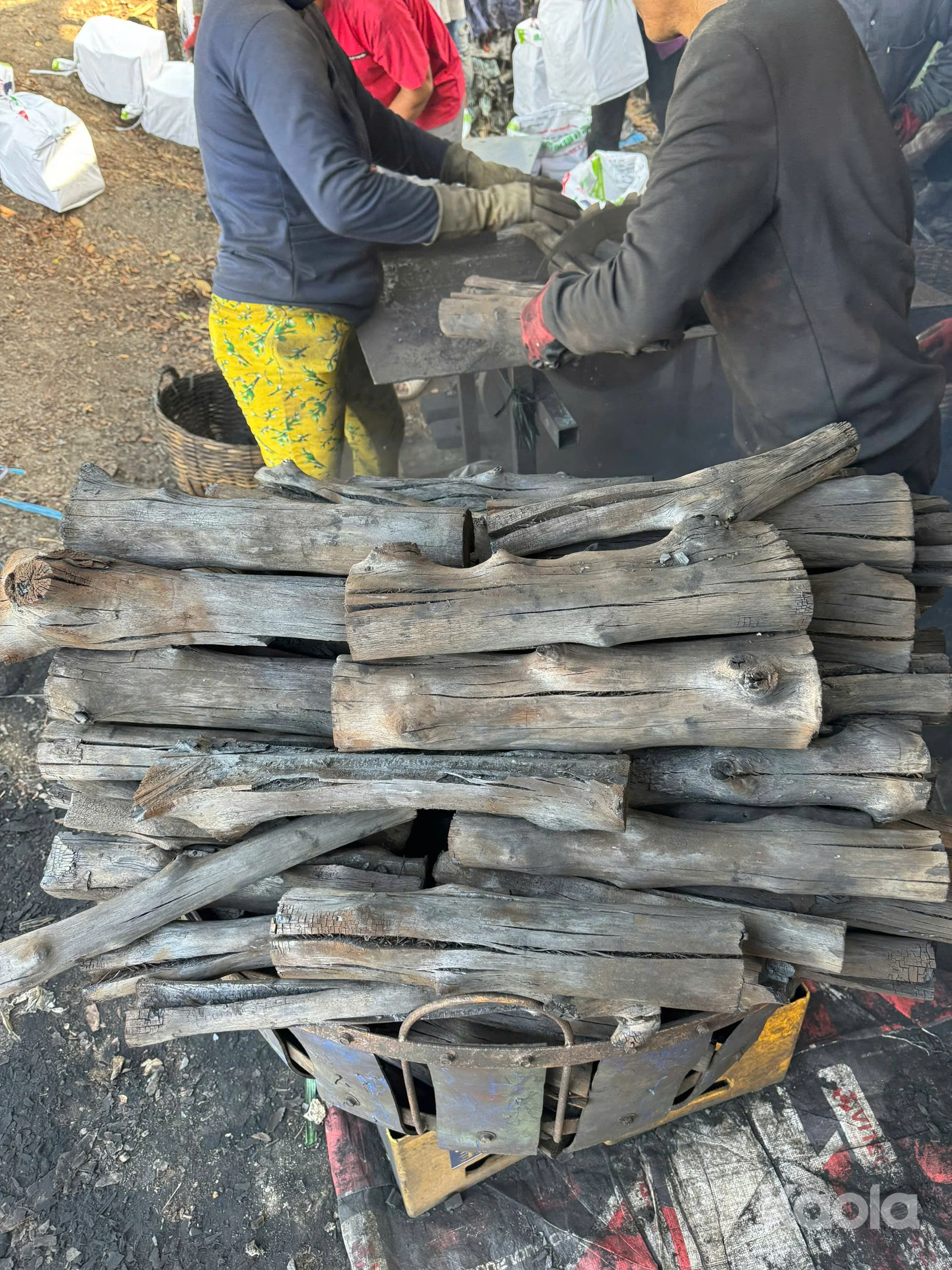 Black Hardwood Charcoal